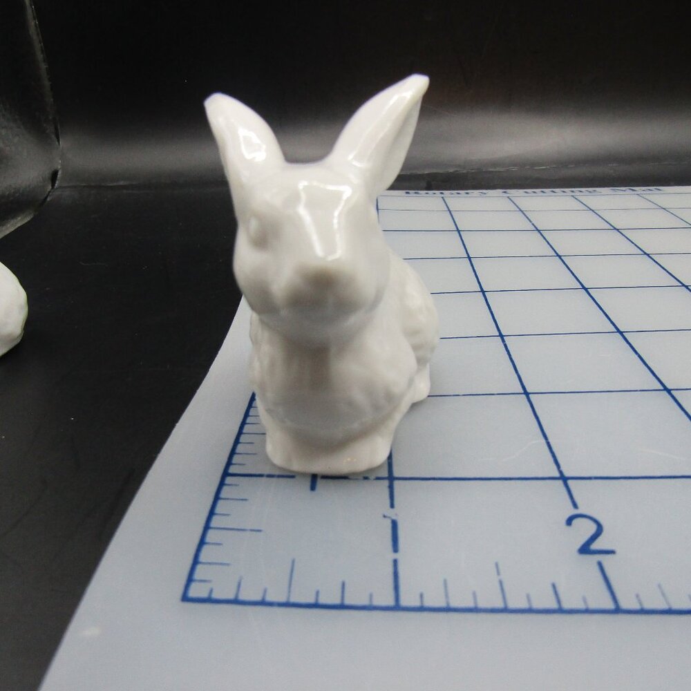 Two Otagiri Porcelain Rabbit Figurines - Picture 13 of 13